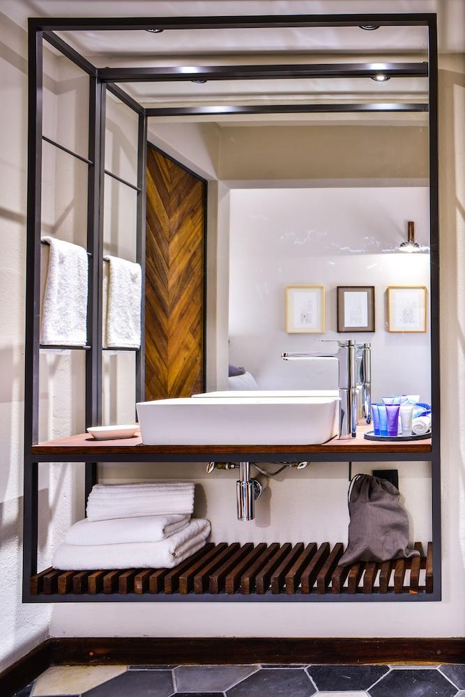 Hotel Criol Querétaro Екстериор снимка Bathroom