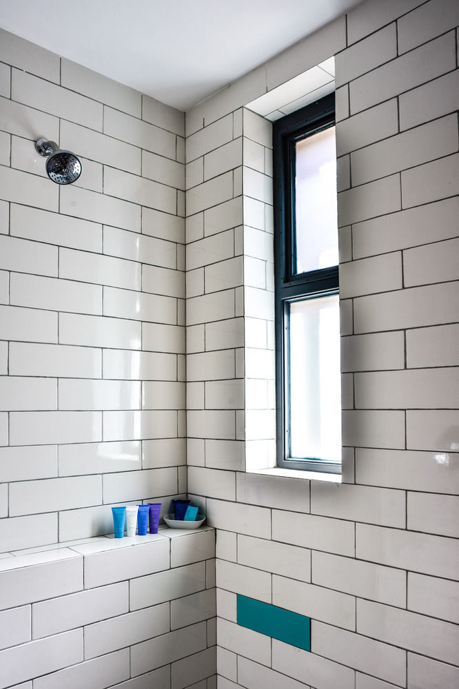 Hotel Criol Querétaro Екстериор снимка Subway tiles in a shower